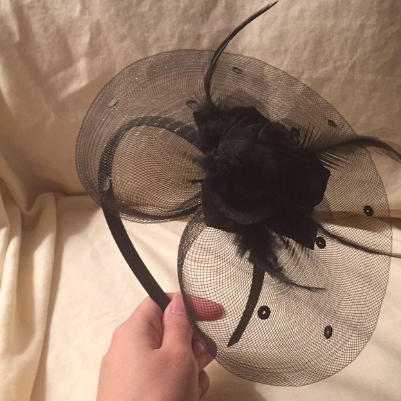 Accessories - NWOT Fascinator / Veil Mesh Floral Headband